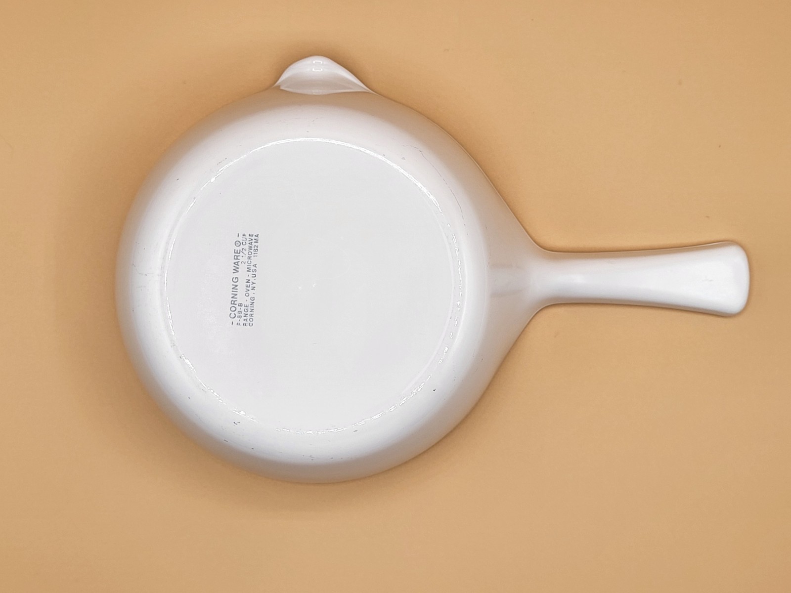 Vintage Corning Ware #P-89-B White Coupe 2.5 Cup Sauce Pan with Pour Spout