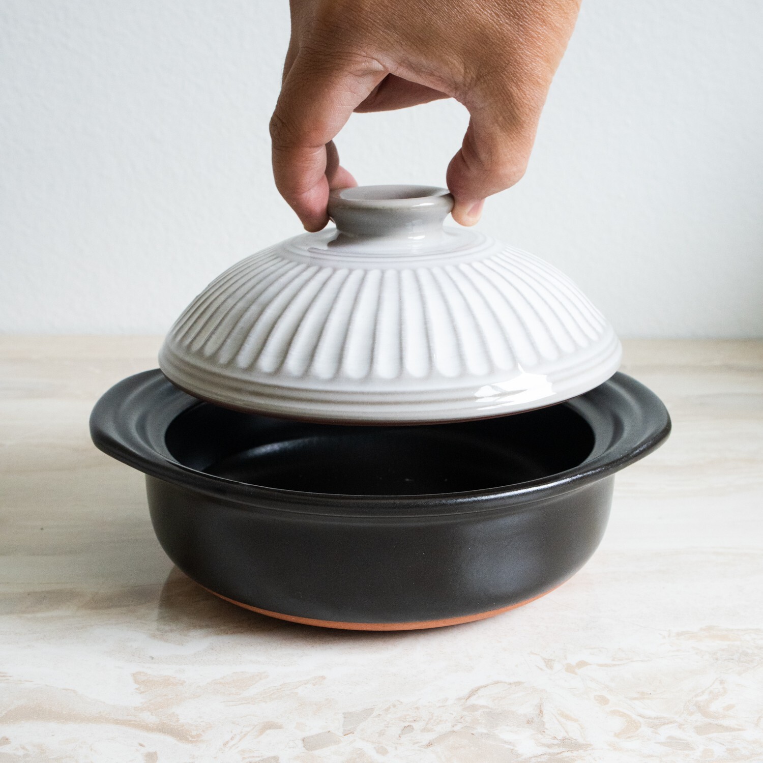 Donabe Kikka Kohiki White – Banko Ware – Medium (for 2 people)