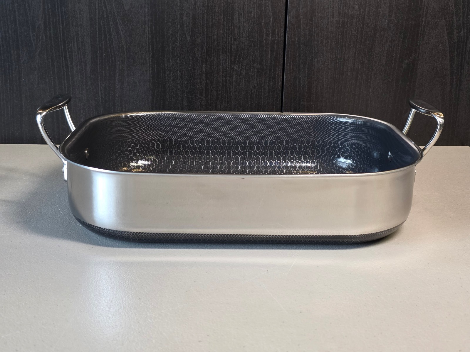 Hexclad Non-Stick Small Hybrid Roasting Pan with Rack 16″x10″x3″ – New
