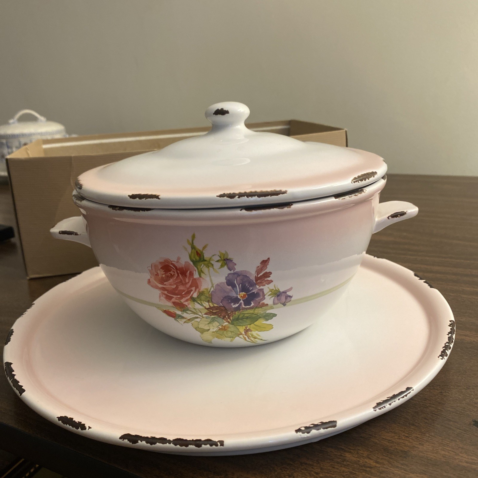 Welcome Home Antique Style Ceramic Pot With Lid And Plate