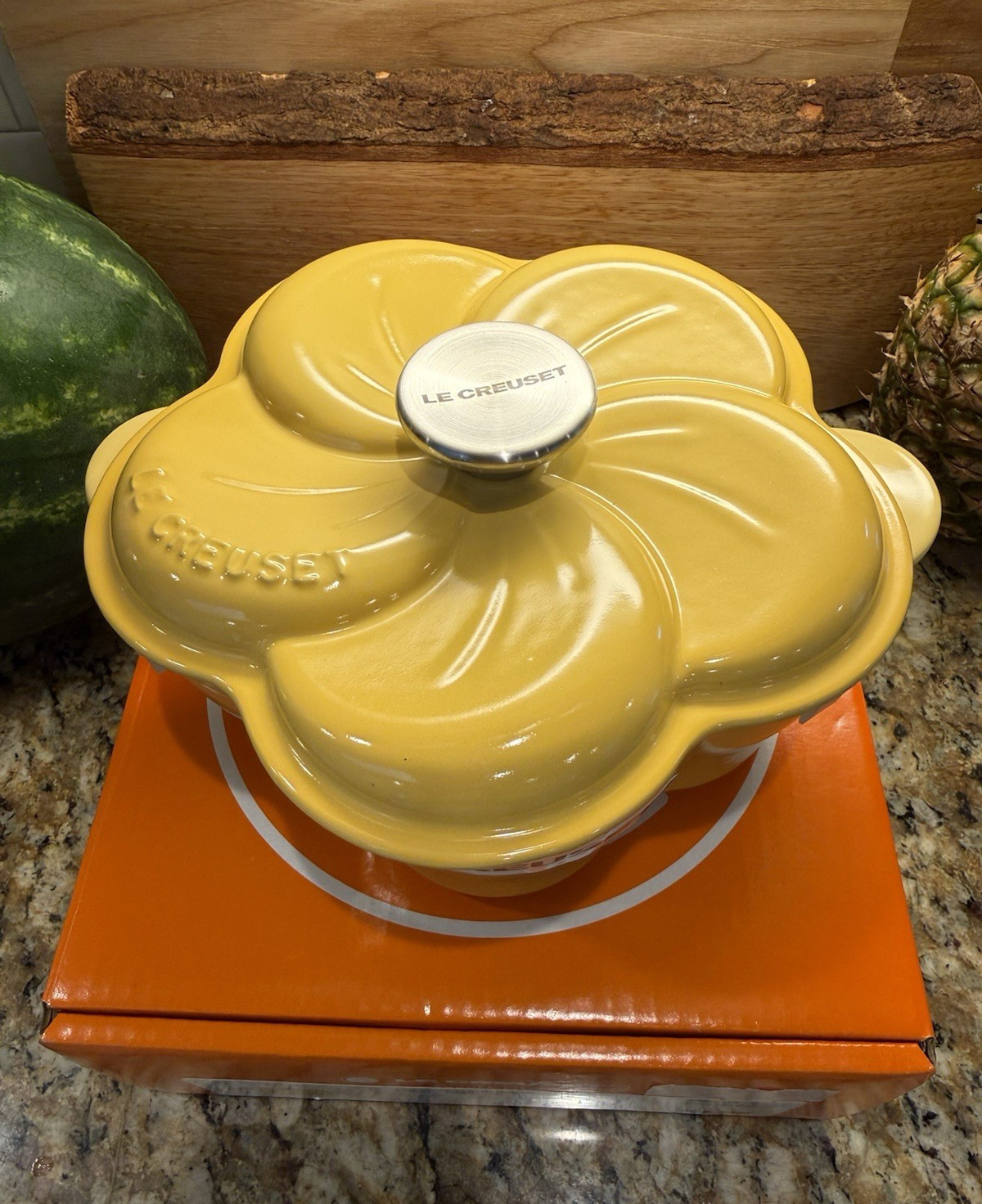 NEW Le Creuset Cast Iron Traditional Floral Cocotte Petal Oven 2.25 qt CAMOMILLE