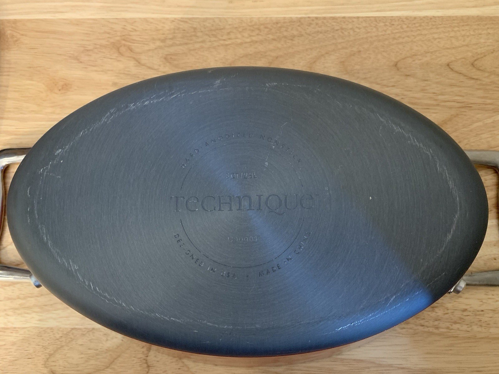 Technique Hard-Anodized Nonstick 3 Qt Oval Pan with Handles and Lid-Red-New