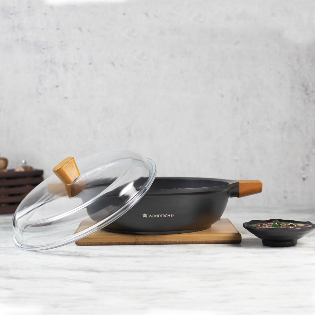 Wonderchef Die Cast Non-Stick Aluminum Shallow Casserole with Lid, 28 cm