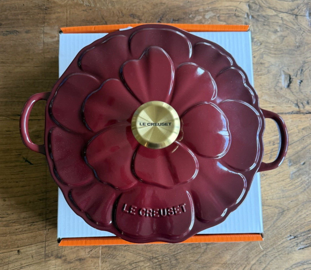 Le Creuset Signature Cast Iron Petal Shallow Casserole 2.25qt Garnet Rhone NEW