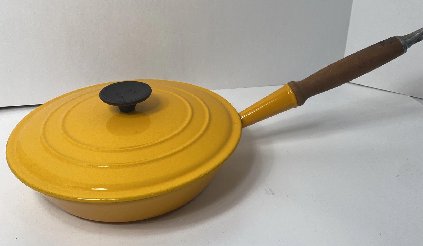 VTG Le Creuset 24 Wood Handled Skillet W/ Lid Yellow Orange Enamel cast iron