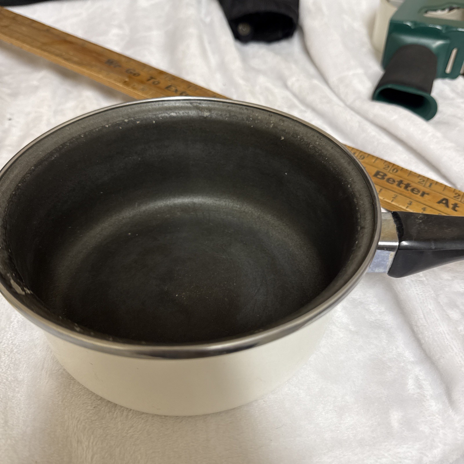 Lucent White 3 qt Ceramic Saucepan Gas Electric Induction Spain W/Lid retro