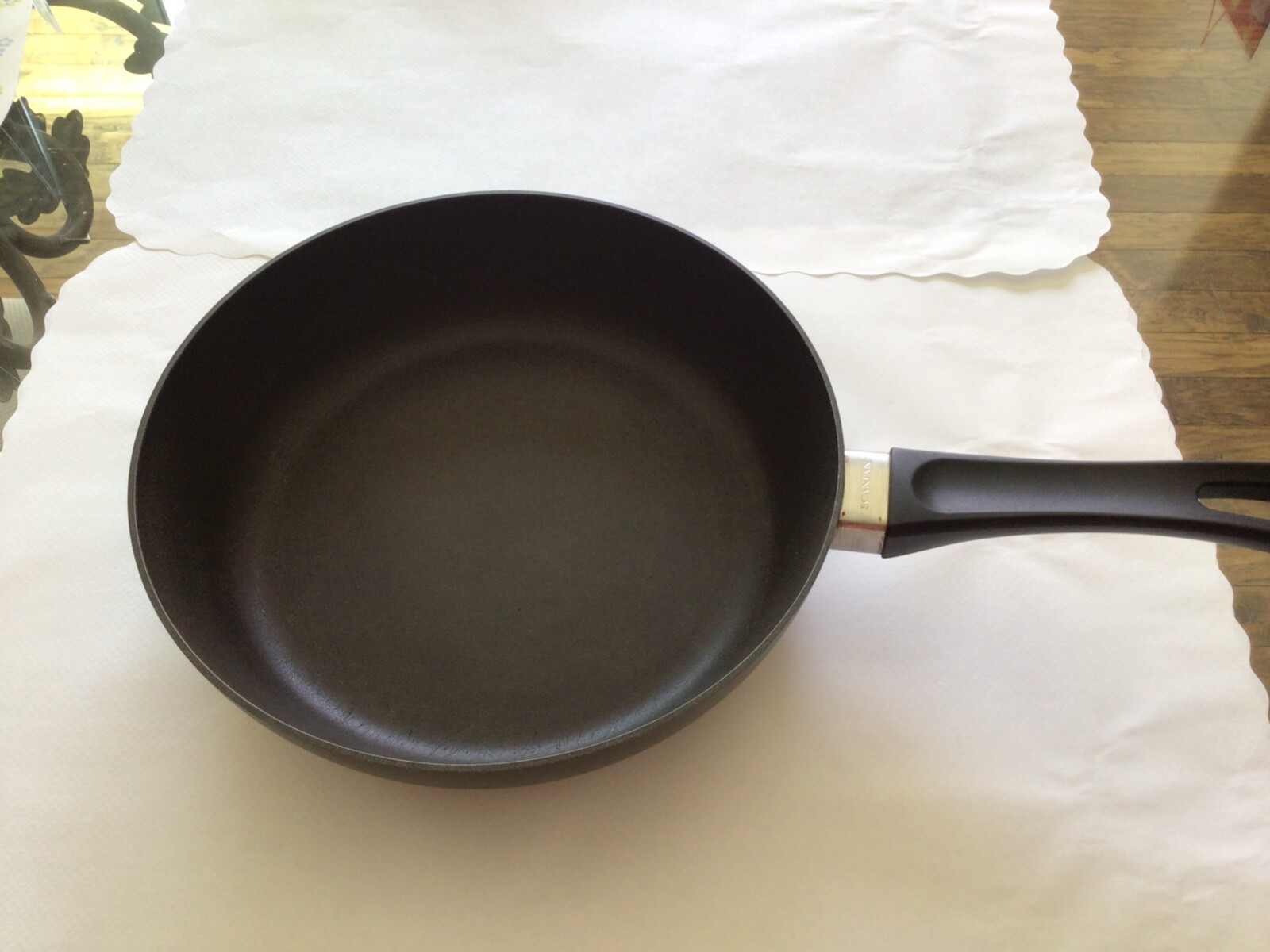 SCANPAN 9.5″/ 24cm–2.25qt / 2L Covered Saute Pan