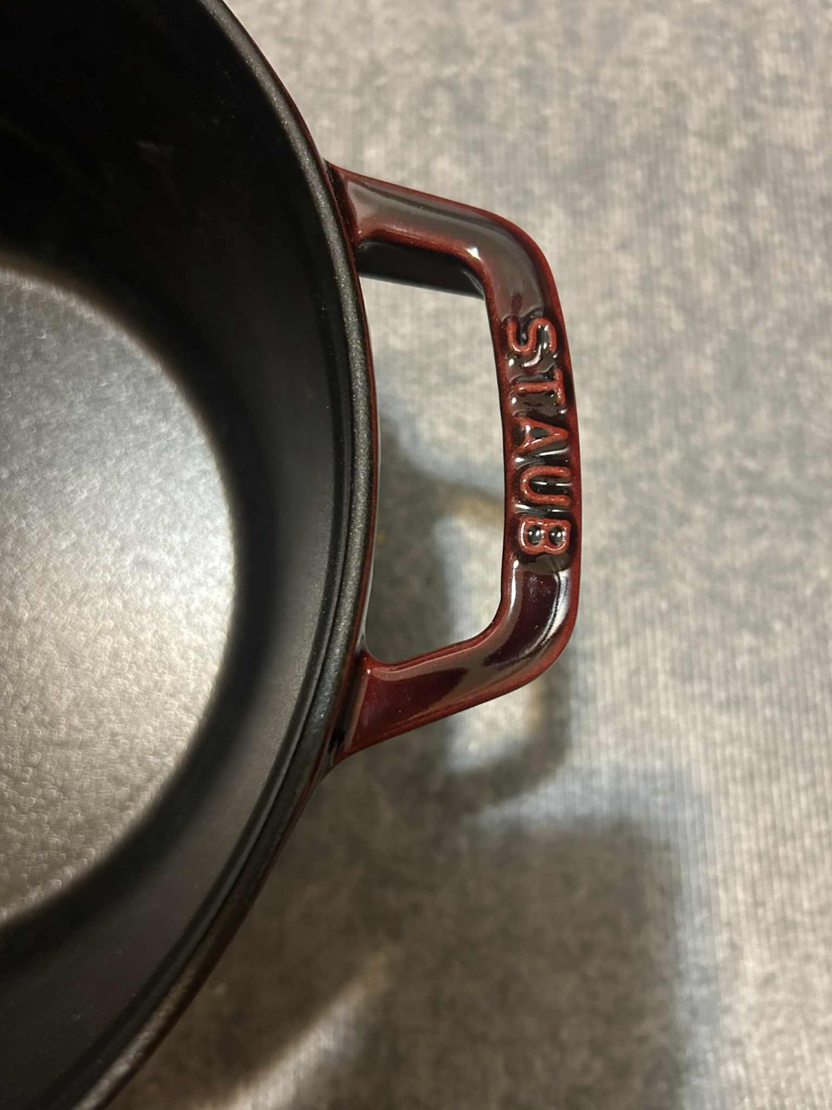 Staub Dragon Cocotte 24cm (with Bring your love to the table)