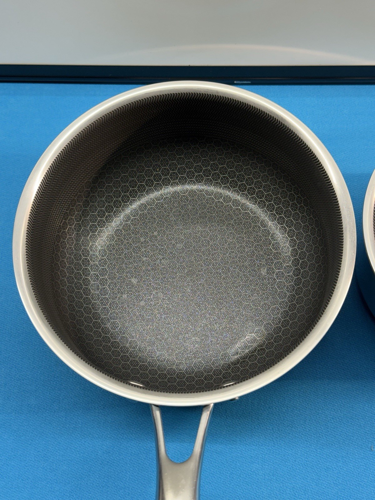 Hexclad 2 Pcs Cookware 6″ & 8” Pots
