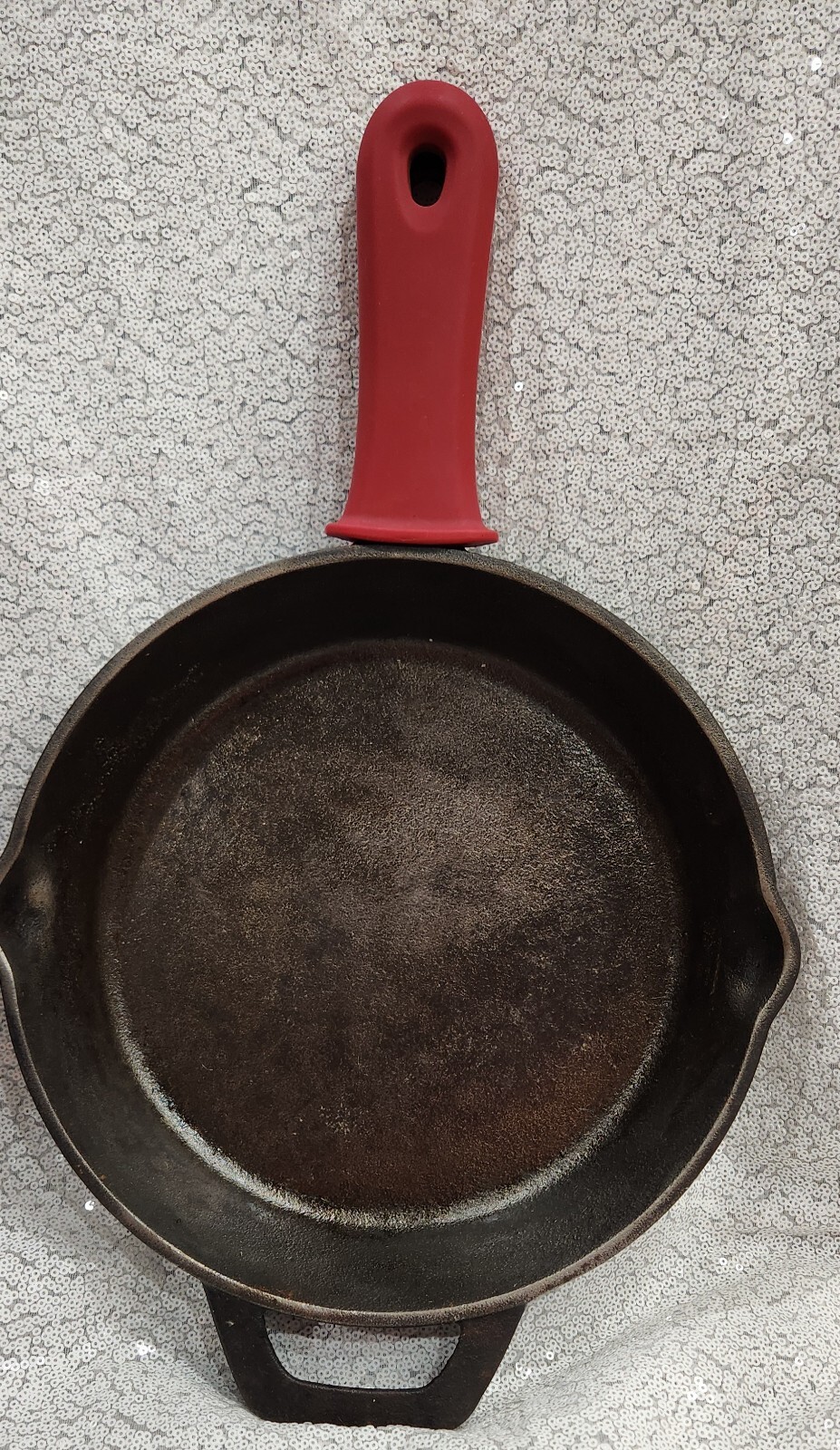 Tramontina Pre-Seasoned Cast Iron Skillet 10 inches red silicone handle