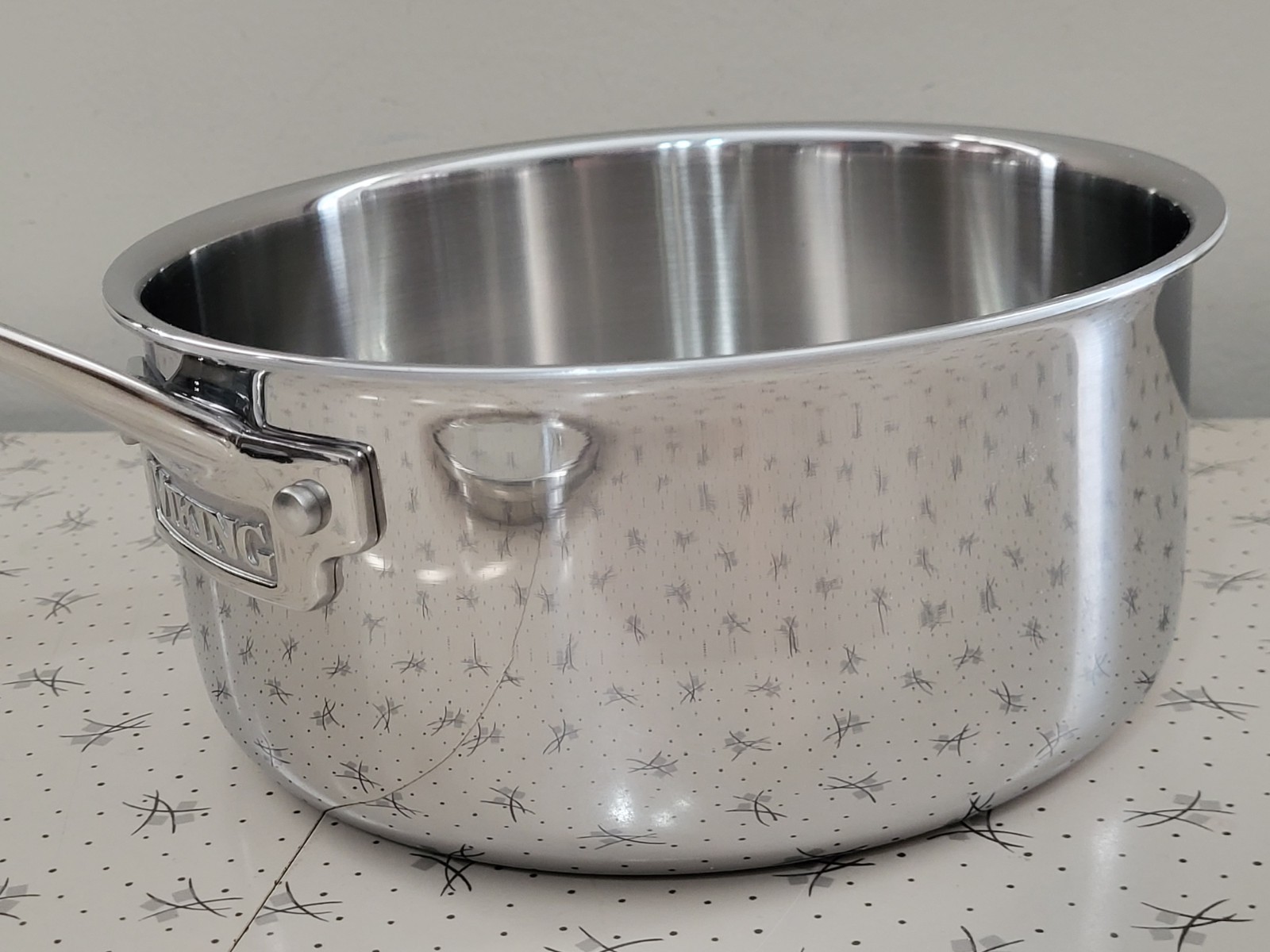 Viking 3-Ply Bonded Stainless Steel Sauce Pan Pot 3QT/2.8L With Vented Lid