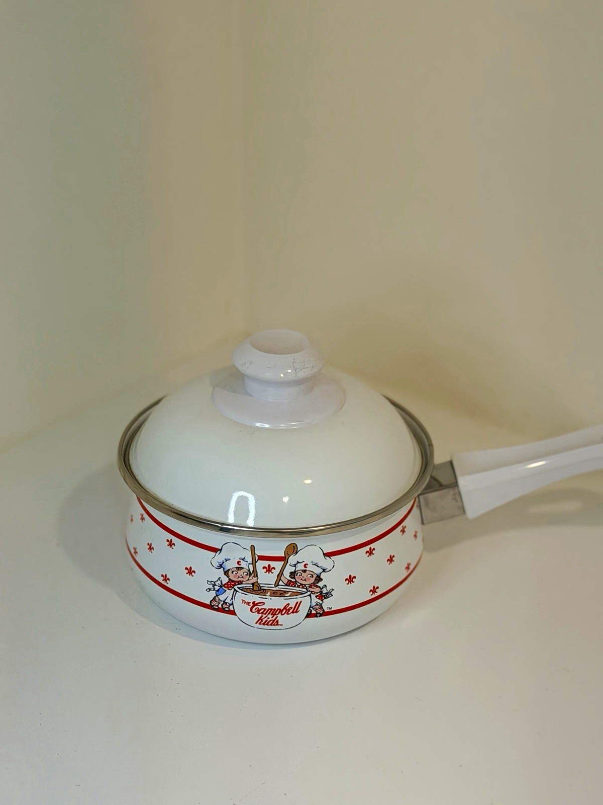 Gibson Campbell Kids 1 Qt Porcelain Enamel Steel Saucepan w/ Lid White/Red