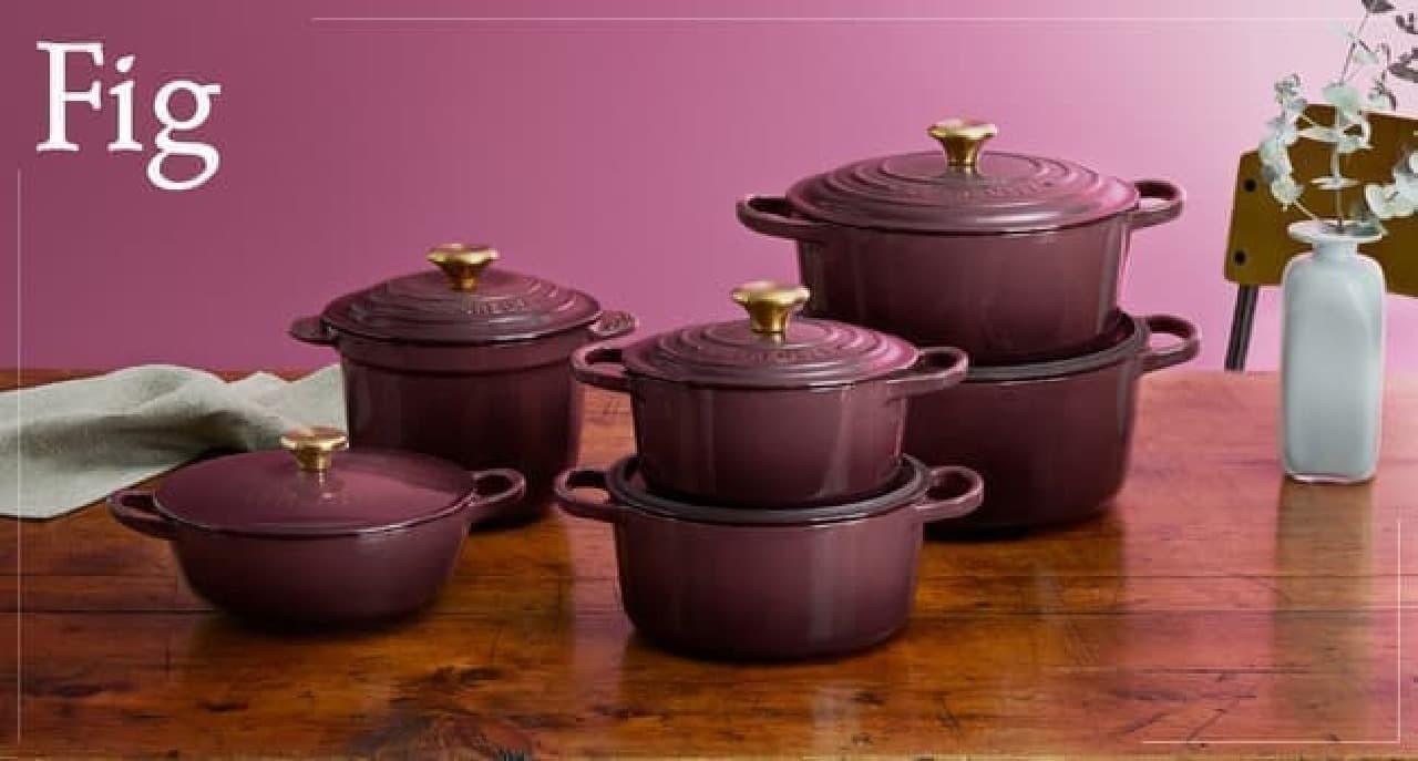 Le Creuset Fig Purple Flower Fleur Dutch Oven 2.2Qt Gold Knob Black Matte Enamel