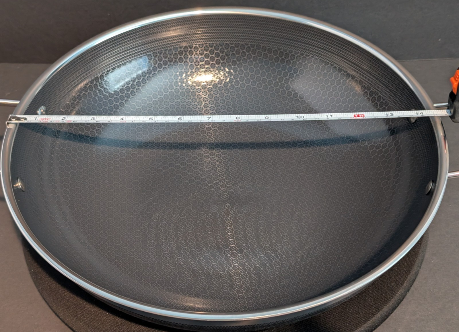 HexClad Hybrid Nonstick 14″ Wok With Tempered Glass Lid