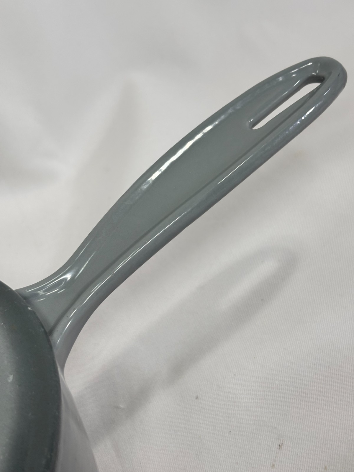 CROFTON 1.75 Quart Saucepan – Cast Iron – 2 Tone Gray Enamel