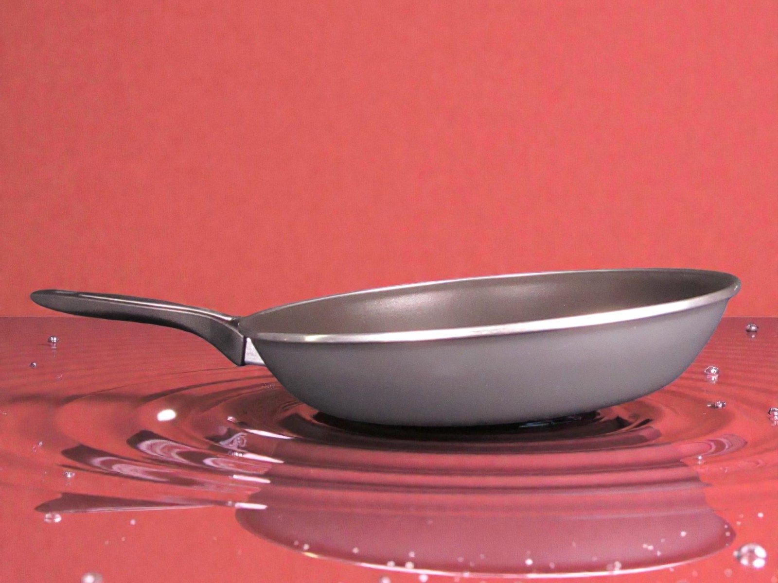 Megaware Nonstick 11.5″ Fry Pan Skillet Black Handle Made in Spain EUC Vintage