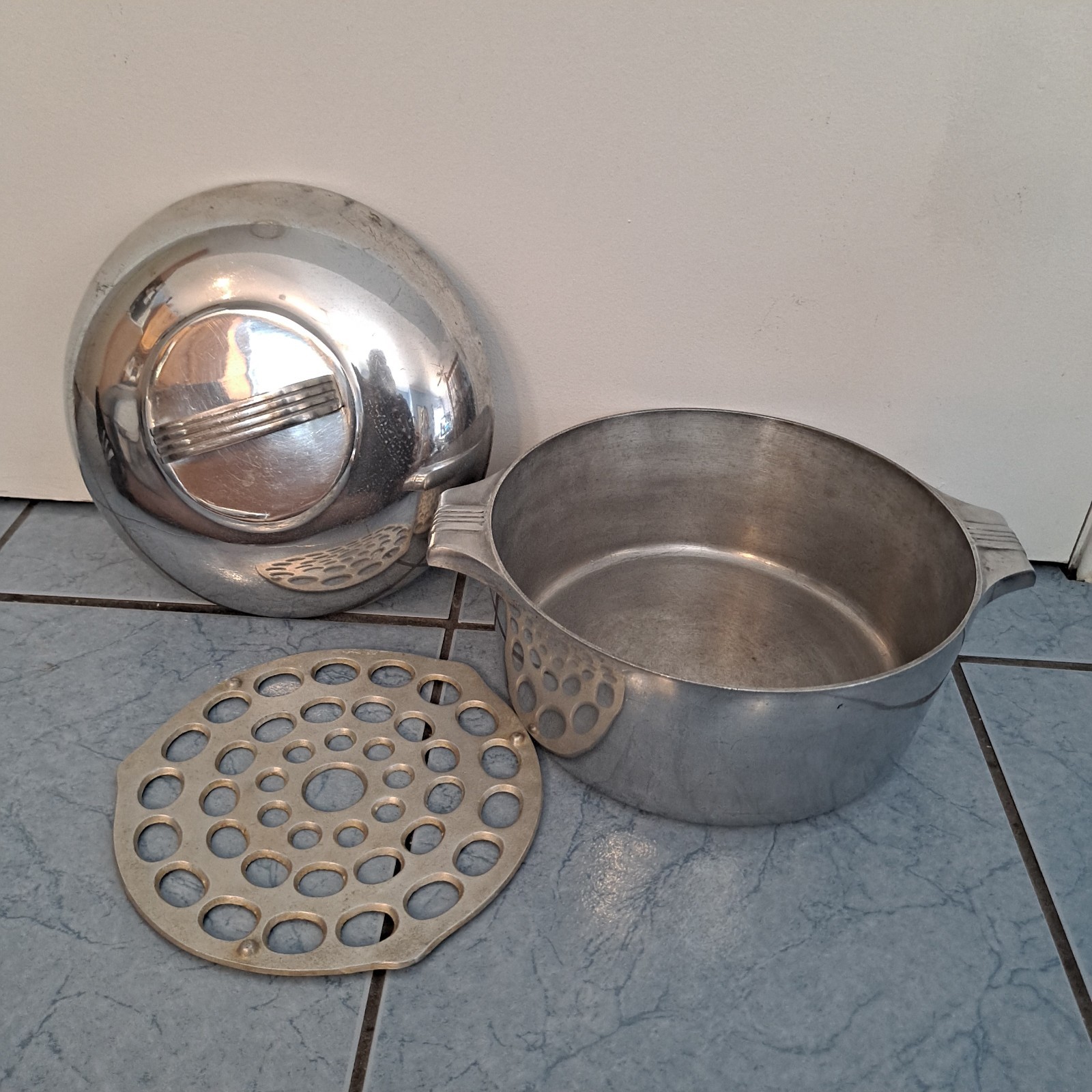 Magnalite Cookware Bundle 8 Piece(18 Piece With Lids/ Trivets) Read All Included