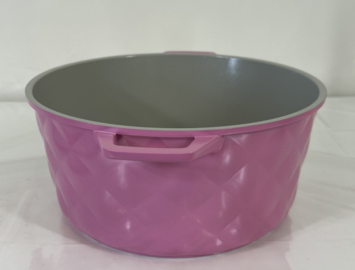 NEW Paris Hilton 4.6 Quart Cast Aluminum Dutch Oven Pink Quilted Kitchen B59