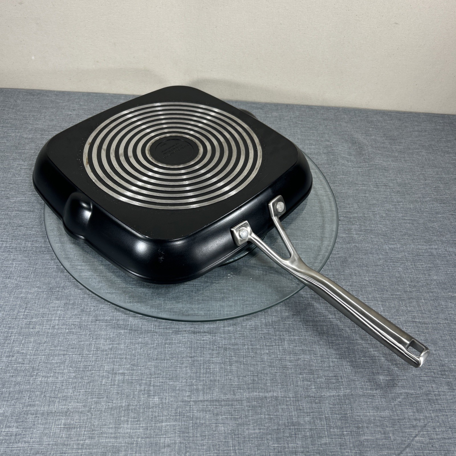 KitchenAid Grill Pan Spouts 11.25” Premium Hard Anodized Nonstick Ivory & Black