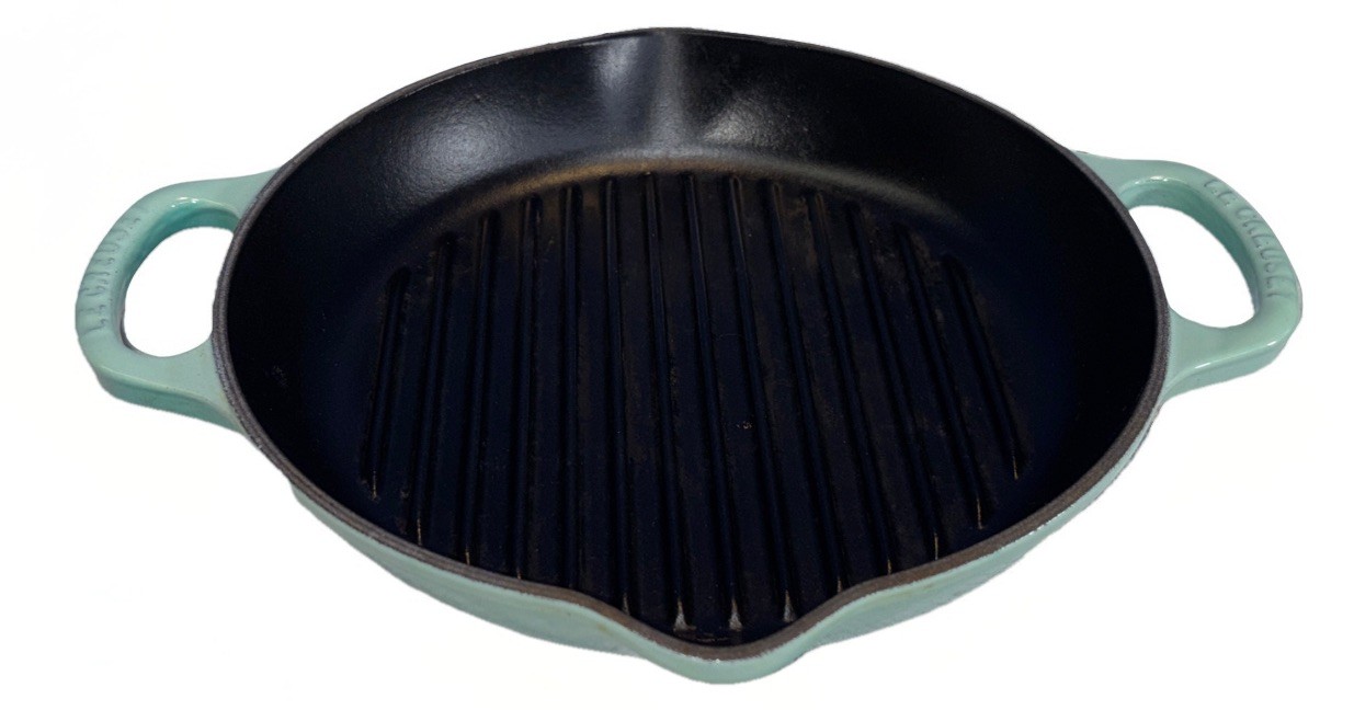 Le Creuset Enameled Cast Iron Round Grill Pan 9 3/4″ 25 cm in Cool Mint Color.
