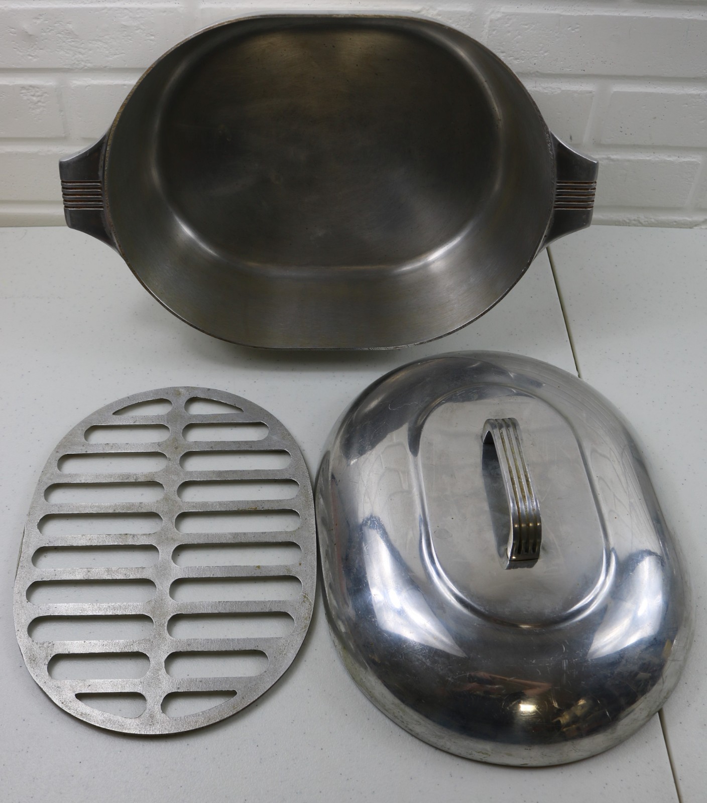 Vintage WagnerWare Sydney Magnalite 4265-P 8Qt Dutch Oven Roaster w/ Rack Trivet