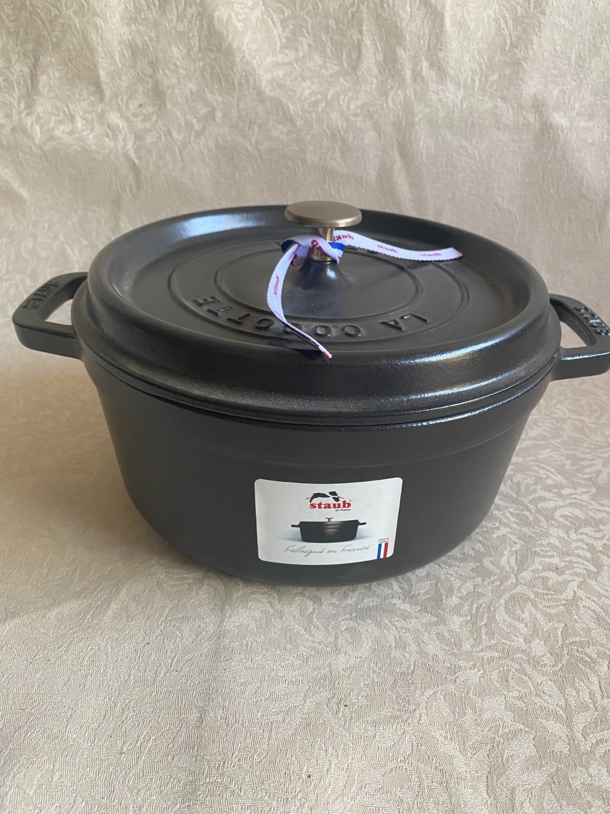 Staub La Cocotte 4 Qt 24 cm Round Enameled Cast Iron Dutch Oven Matte Black NEW