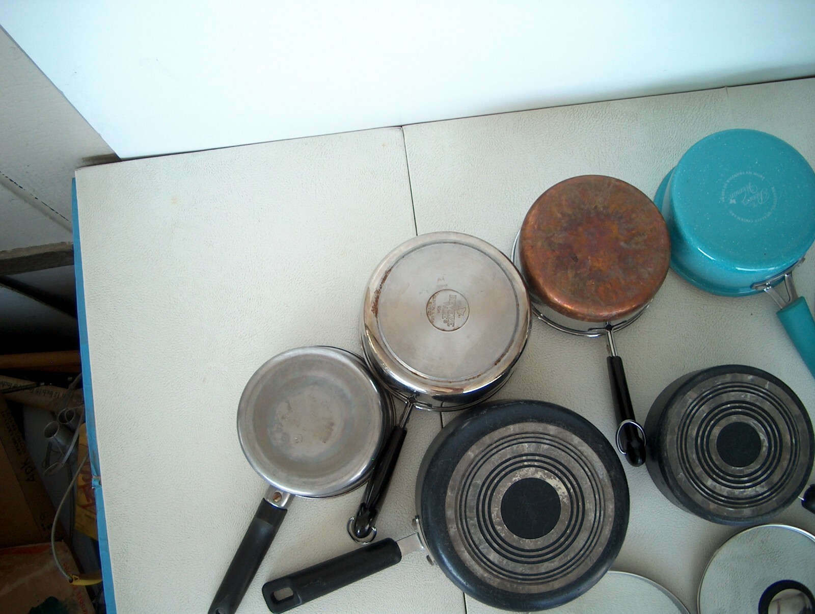 VARIOUS COOKING POTS – 7 PANS