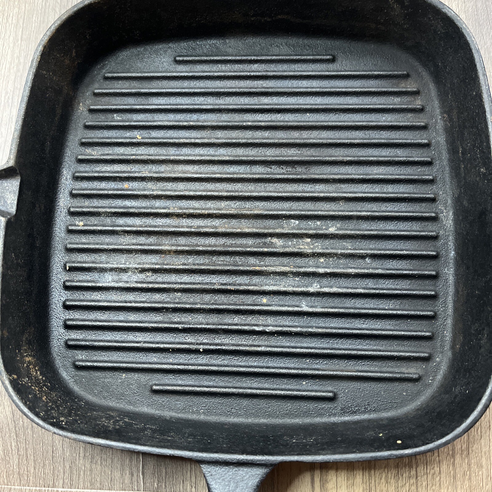 Cast Iron Griddle Fry Pan 9.25″ Grill Ribbed Square Black Pour Spout Unbranded