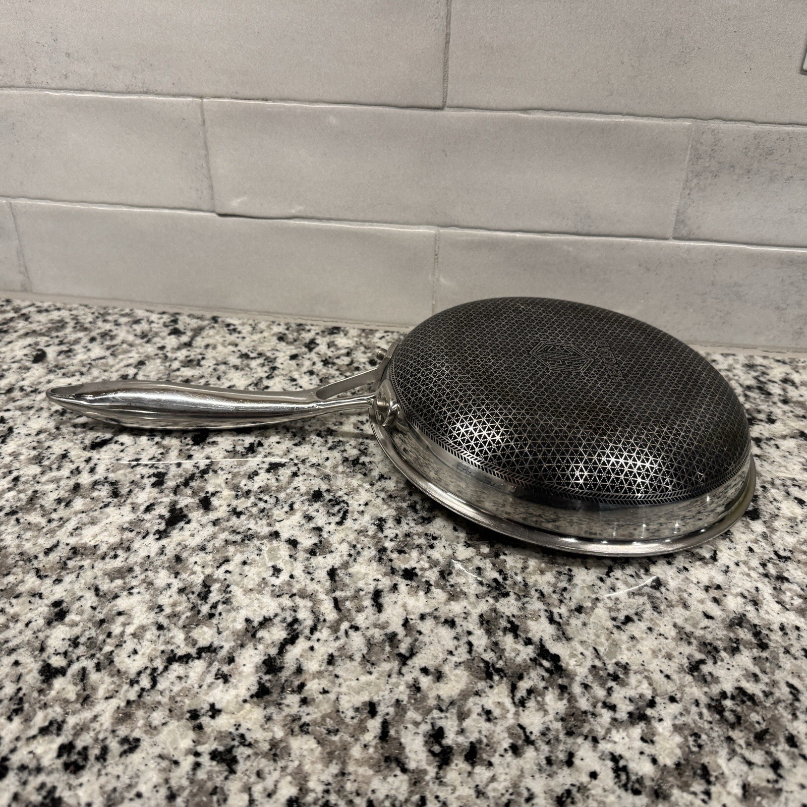HexClad Hybrid Frying Pan Stainless Nonstick Skillet 8” Kitchen Chef Cook No Lid