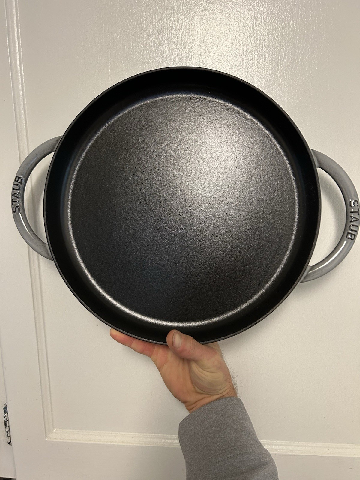 Staub Cast Iron Round With Lid Gray 12”