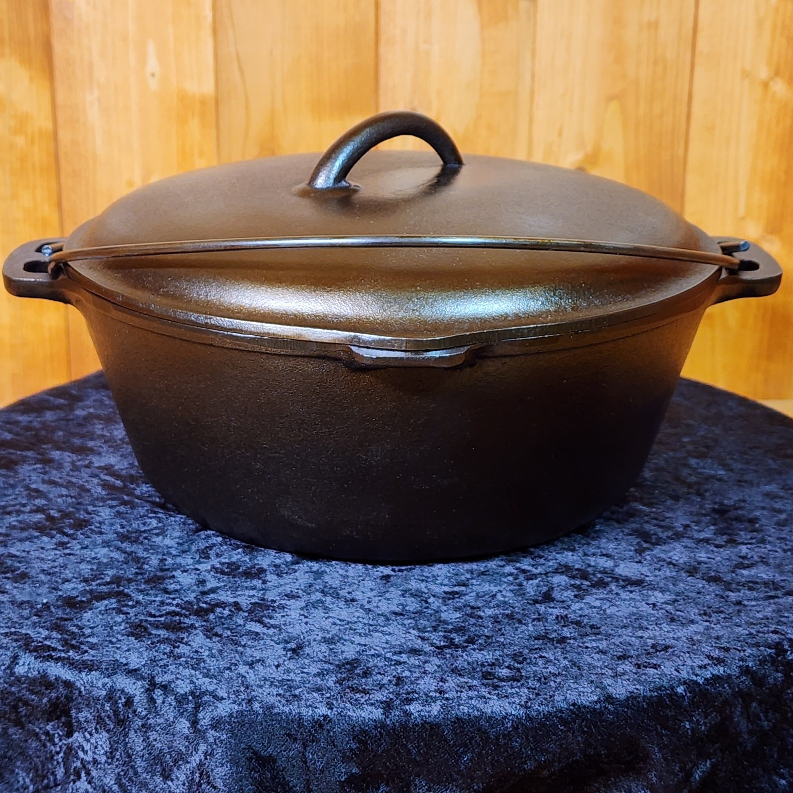 Birmingham #8 Stove and Range Co. Dutch Oven with Bail Handle & Cover