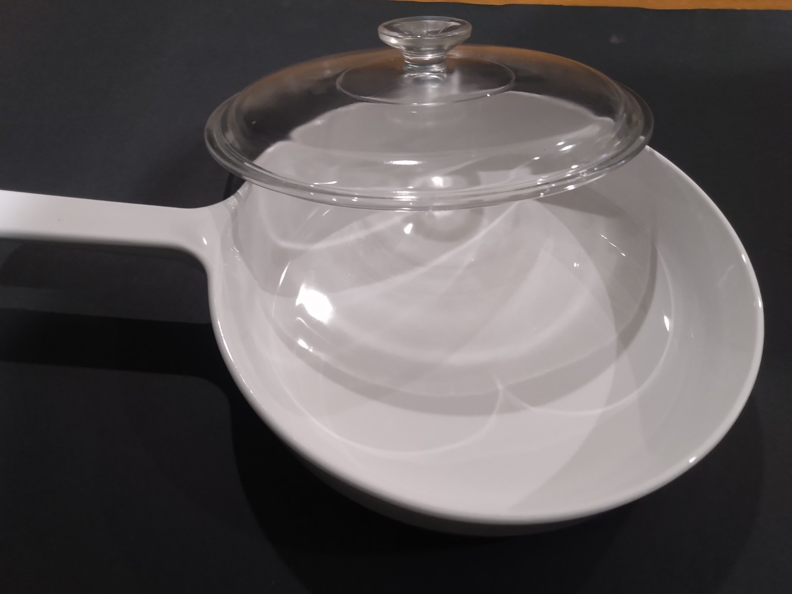Corning Ware Range Topper N 10B Frost White with lid- 10 inch skillet