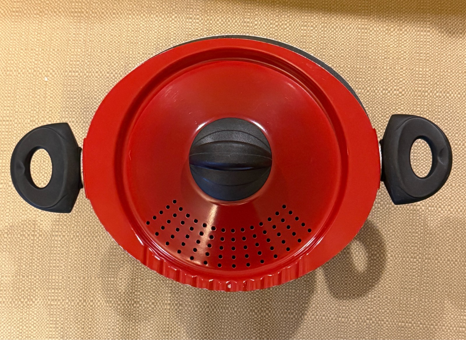 Bialetti Italian Essentials 5.5 Qt Oval Aluminum Pasta Pot Lock Strainer Lid Red