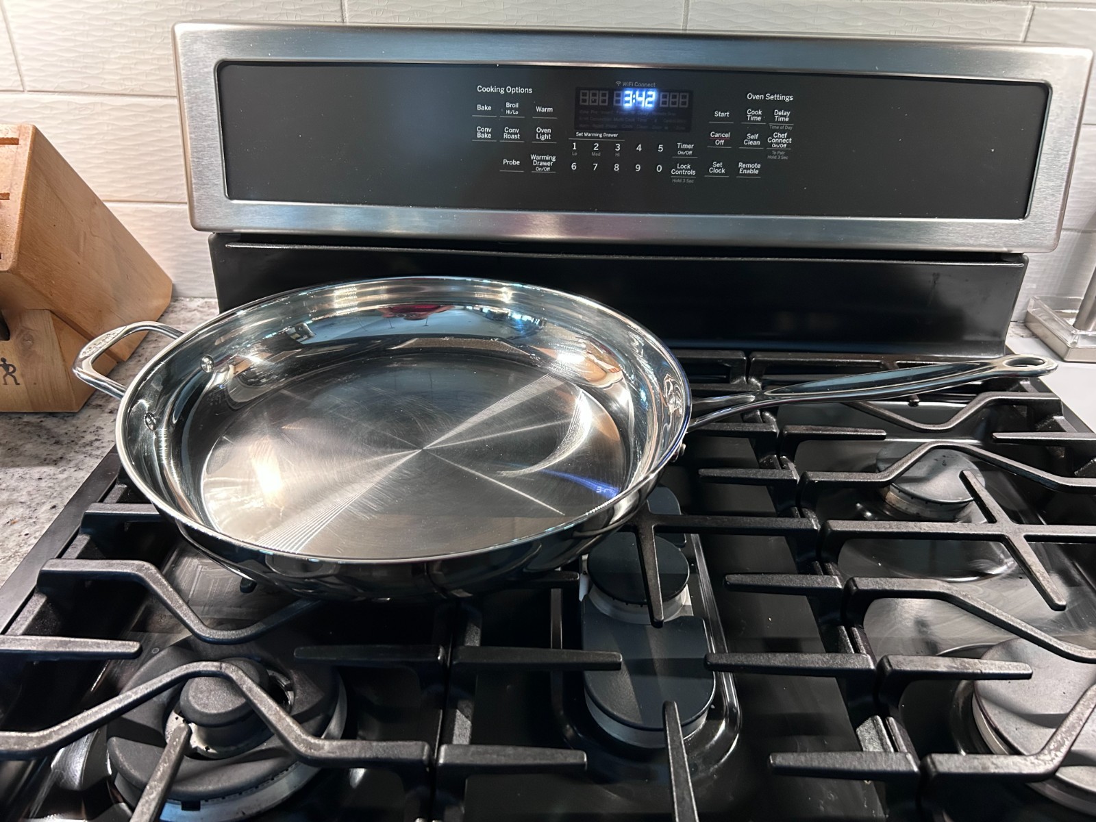 Cuisinart 722-36H Chef’s Classic 14-Inch Skillet with lid, Stainless Steel