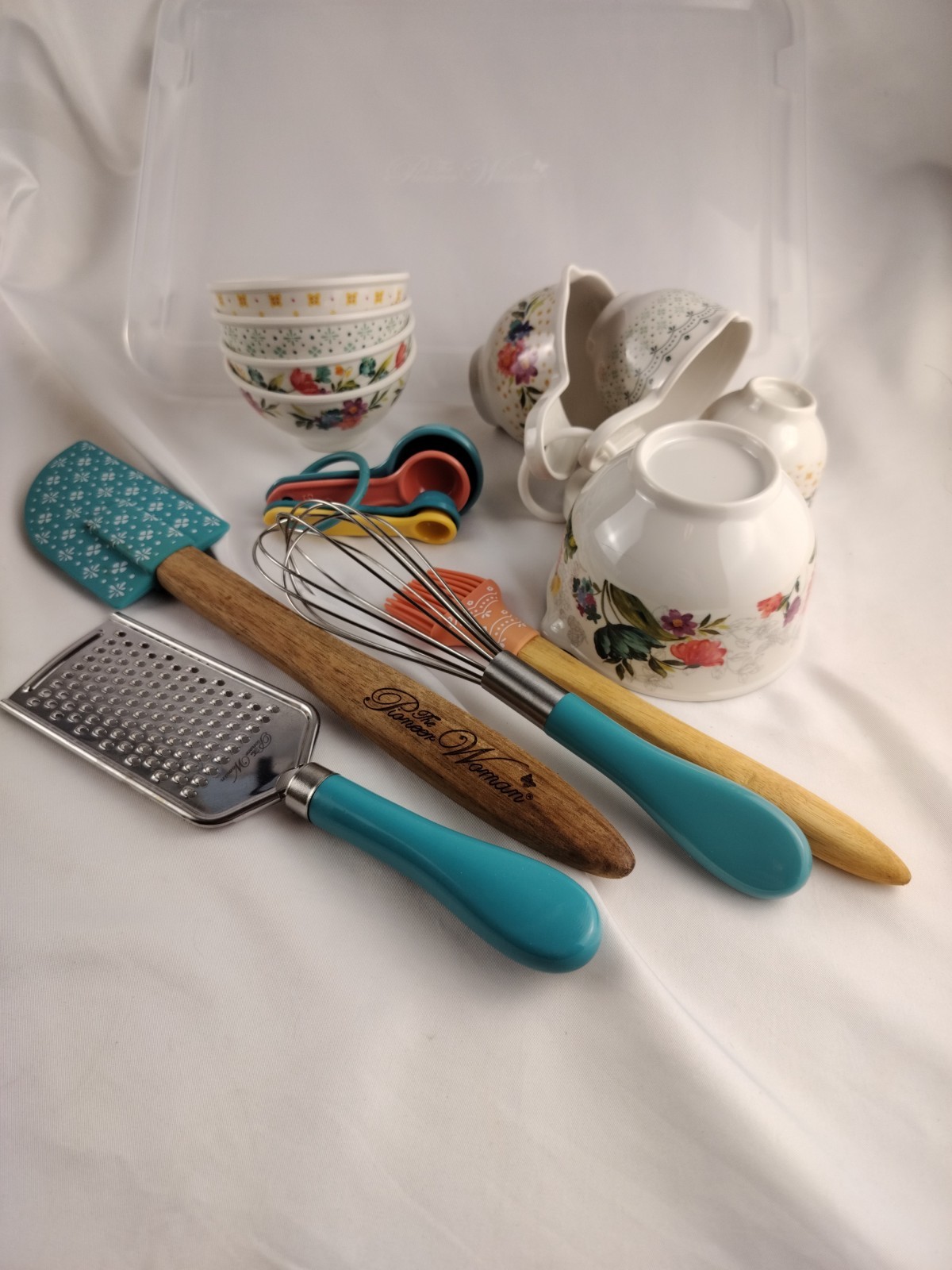 The Pioneer Woman Ceramic 9 x 13 Baker w/Lid – Blooming Bouquet With Baking Lot!