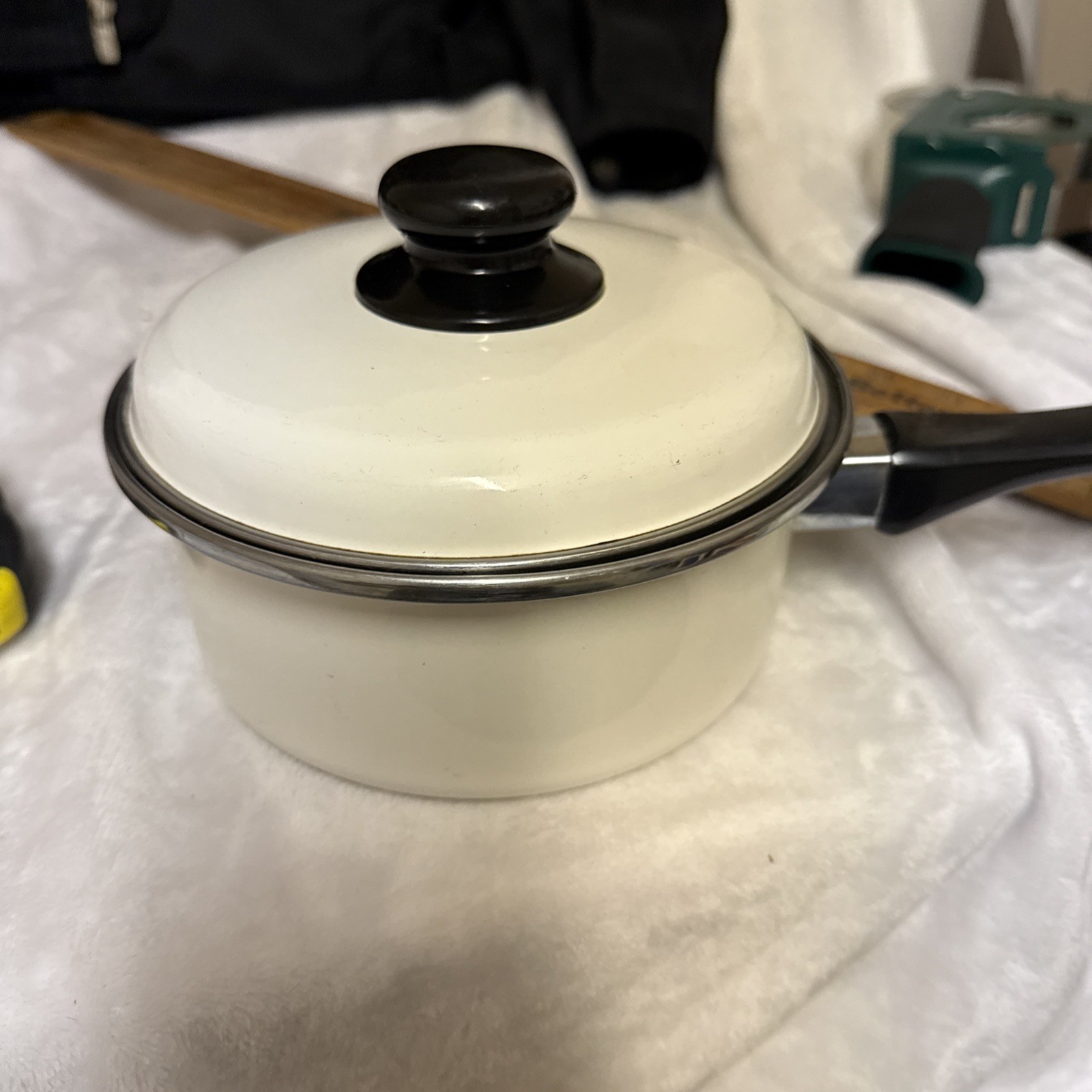 Lucent White 3 qt Ceramic Saucepan Gas Electric Induction Spain W/Lid retro