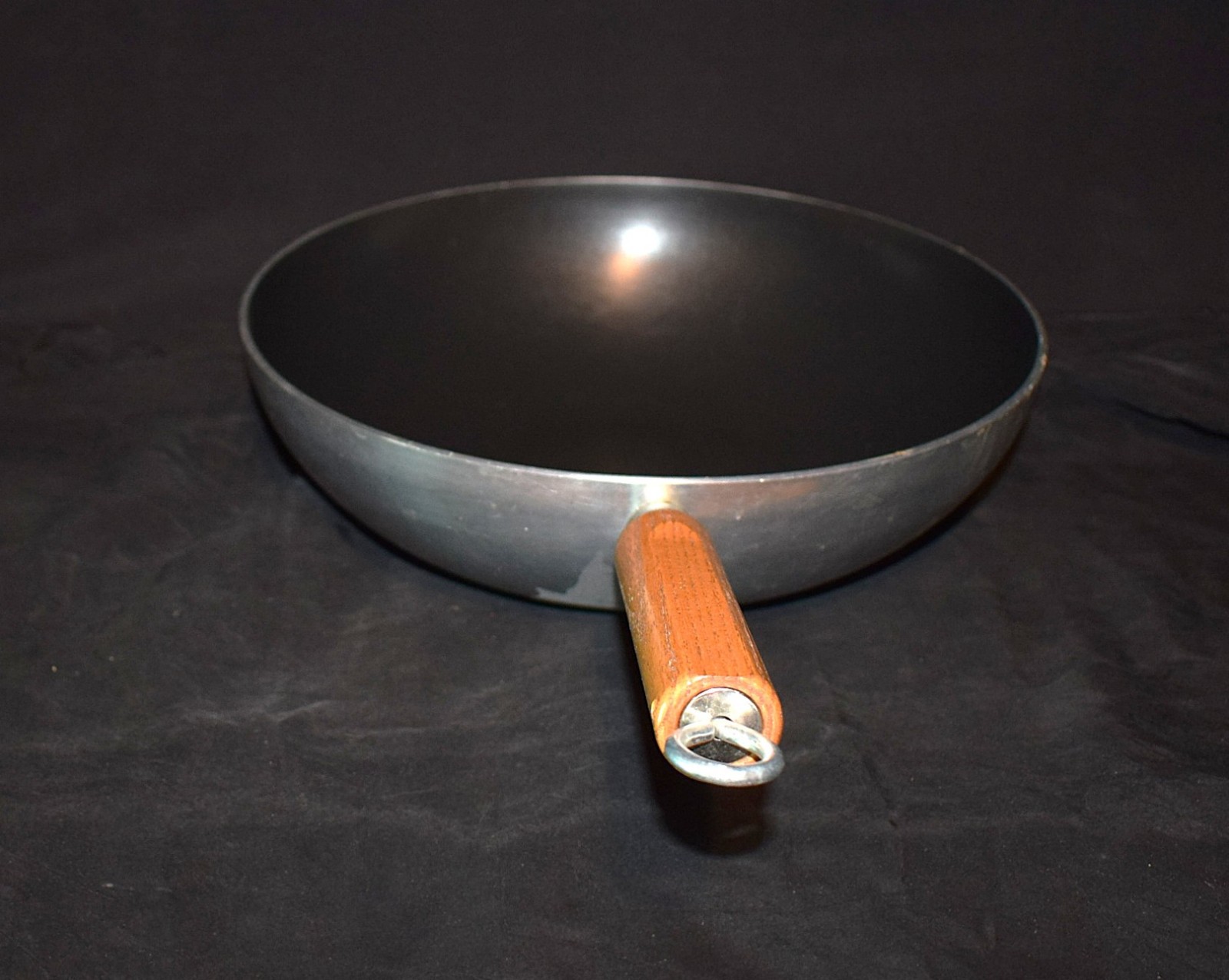Mirro Aluminum Non-Stick Pan / Skillet ~ 12″ Diameter x 3.5″ Deep ~ No Lid