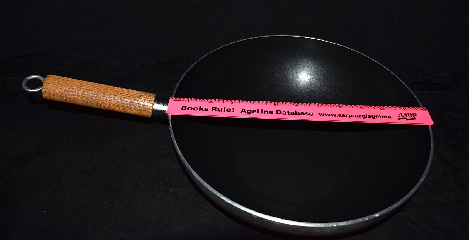 Mirro Aluminum Non-Stick Pan / Skillet ~ 12″ Diameter x 3.5″ Deep ~ No Lid