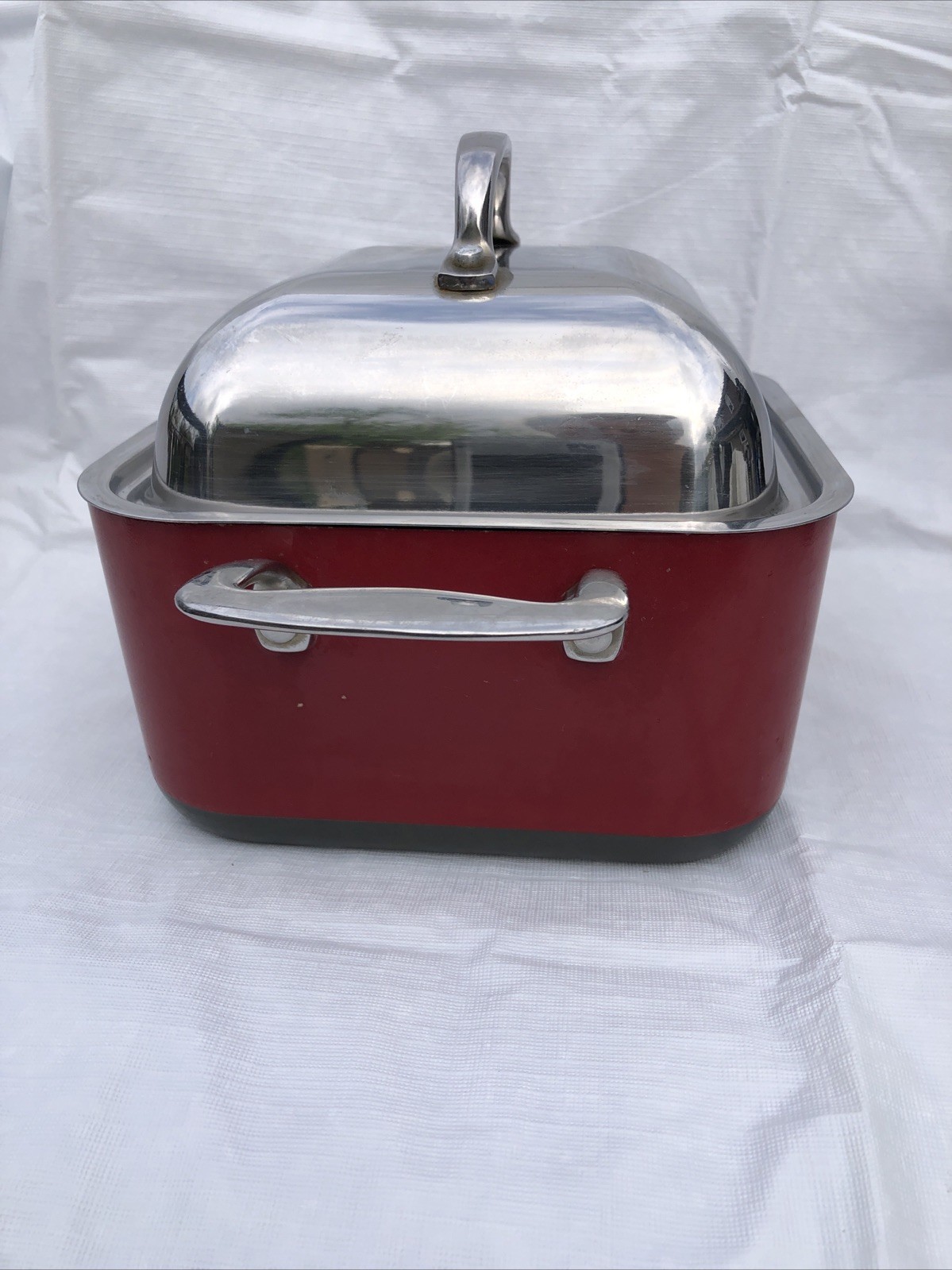 Technique Hard-Anodized Nonstick 4 Qt 3.5 L Square Red Pot w/ Lid & Handles