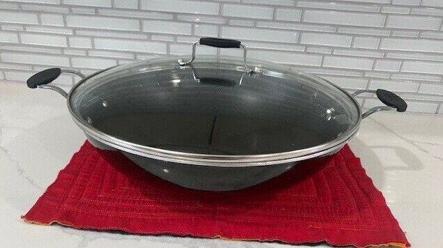 Emeril Black Non-Stick Reflective Wok With Clear Lid 13.5″ Double Handles