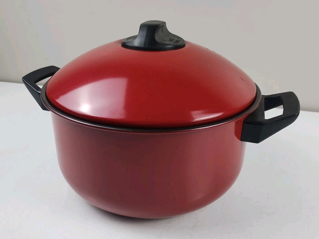 Pasta Express One (1) Red 2 Qt Non-Stick Pasta Pot With Locking Strainer Lid