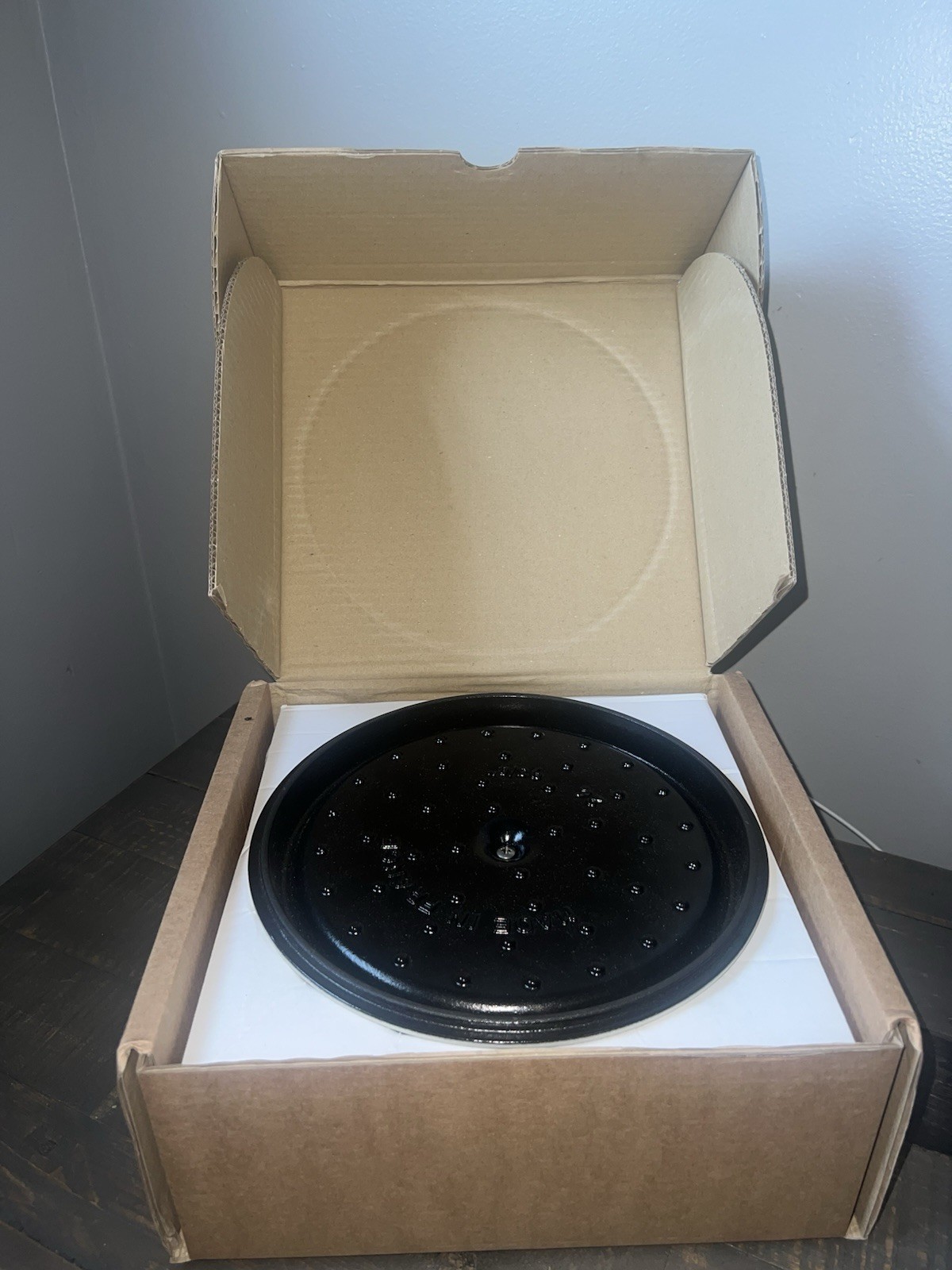 Staub Cocotte 24cm (3.7L) White Truffle Brand New In Box