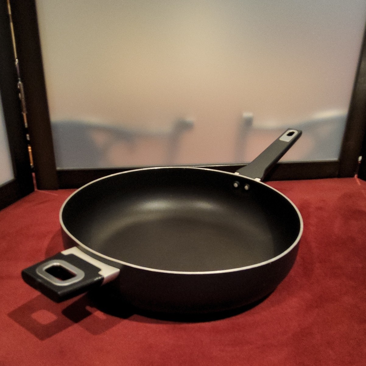 Nonstick Saute Pan Round Long Handle Black/Silver Metal Electric Gas One-Piece
