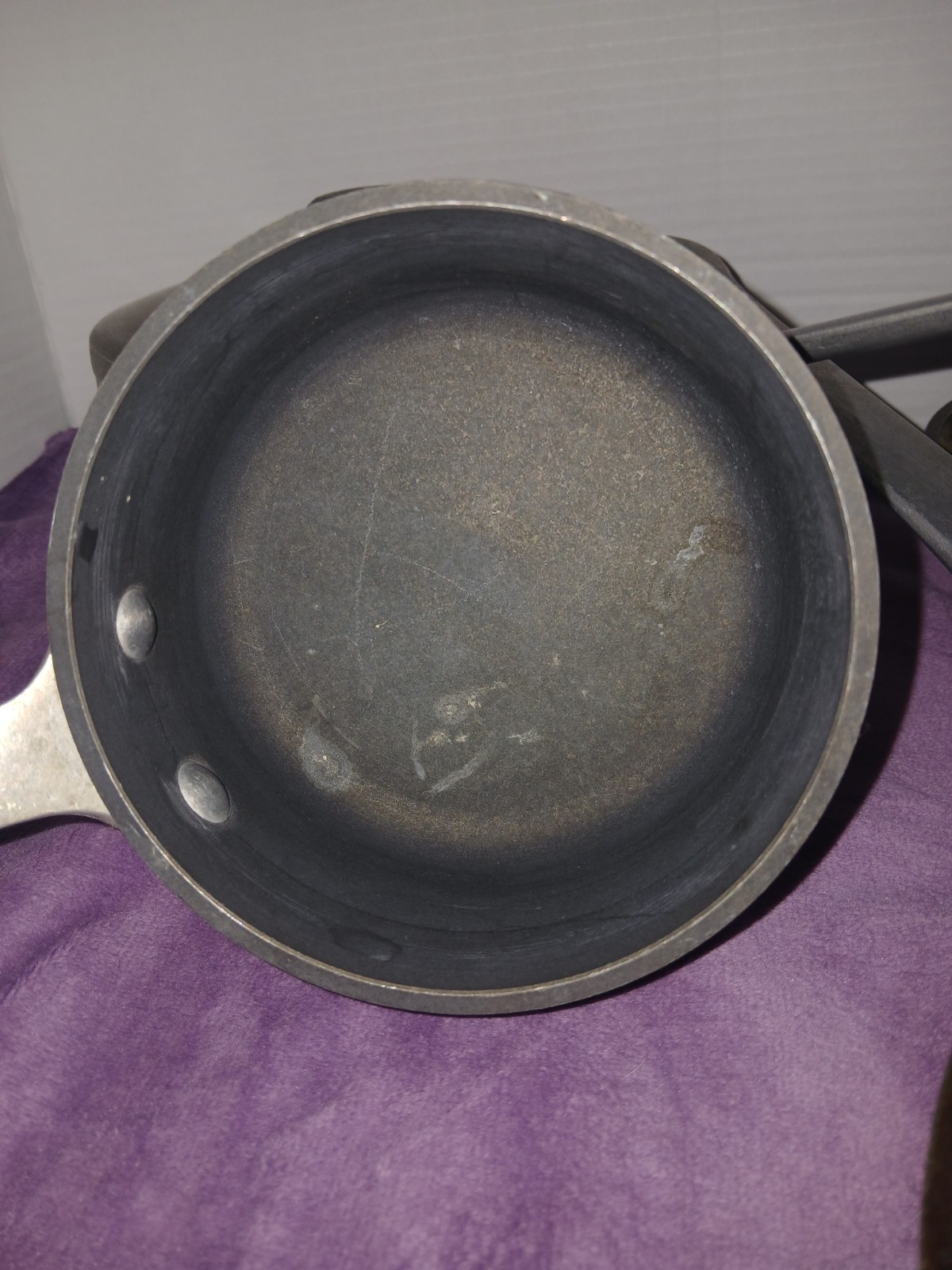 MAGNALITE 4 PIECE SET Two Pan Two Pots 1/2 Quart, 1 Quart W/Lid & Two 9 In Pans