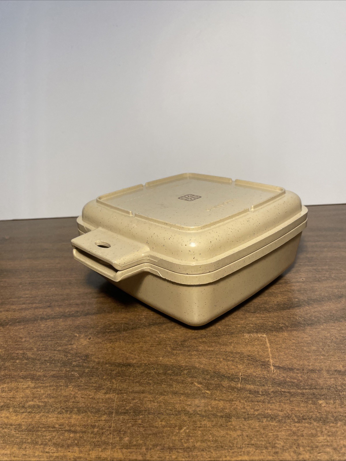 Vintage LittonWare Covered Dish Microwave Safe 1.5 Quart Used