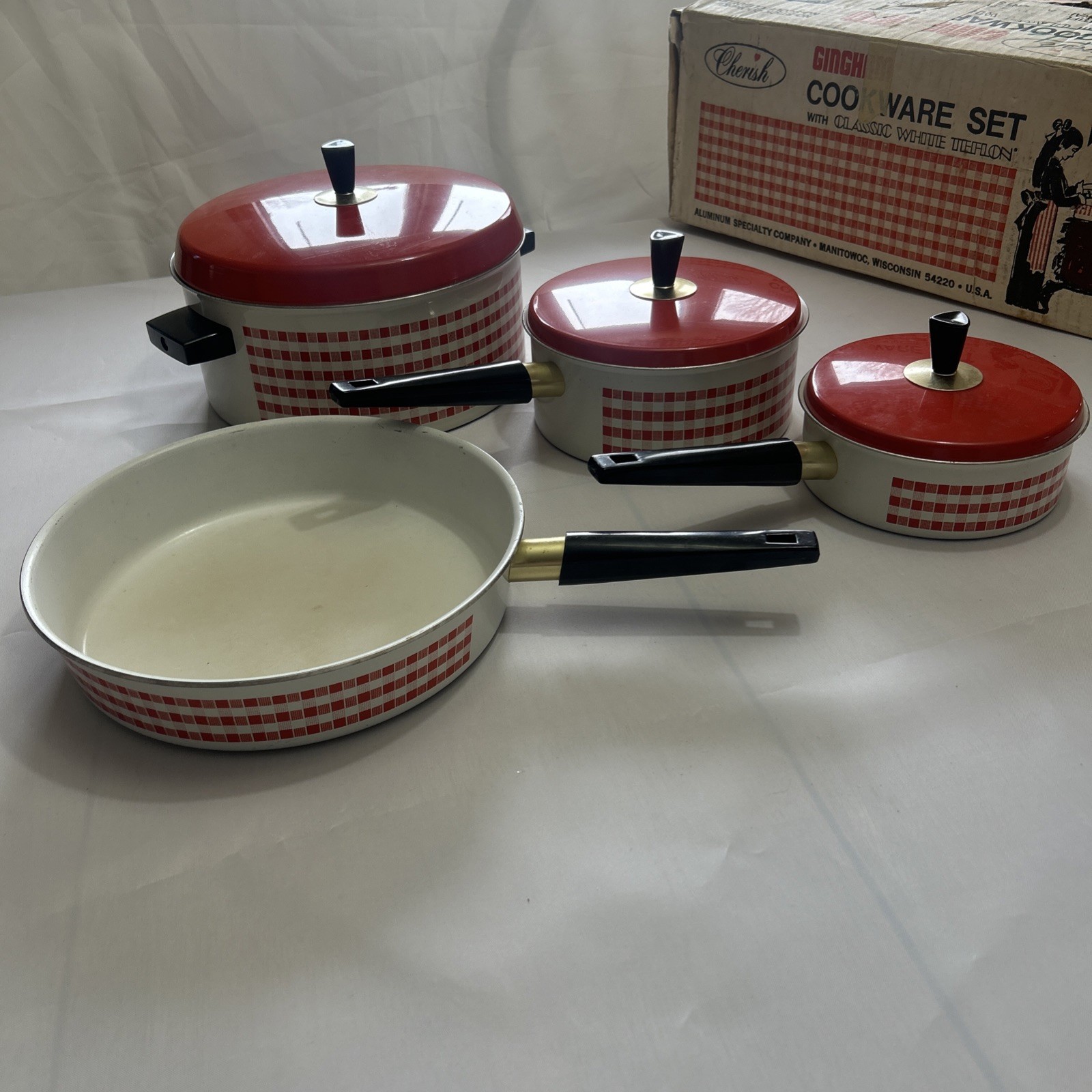 Vintage 7 Pic Set Gingham Cookware Set with Classic White Teflon ￼Cherish