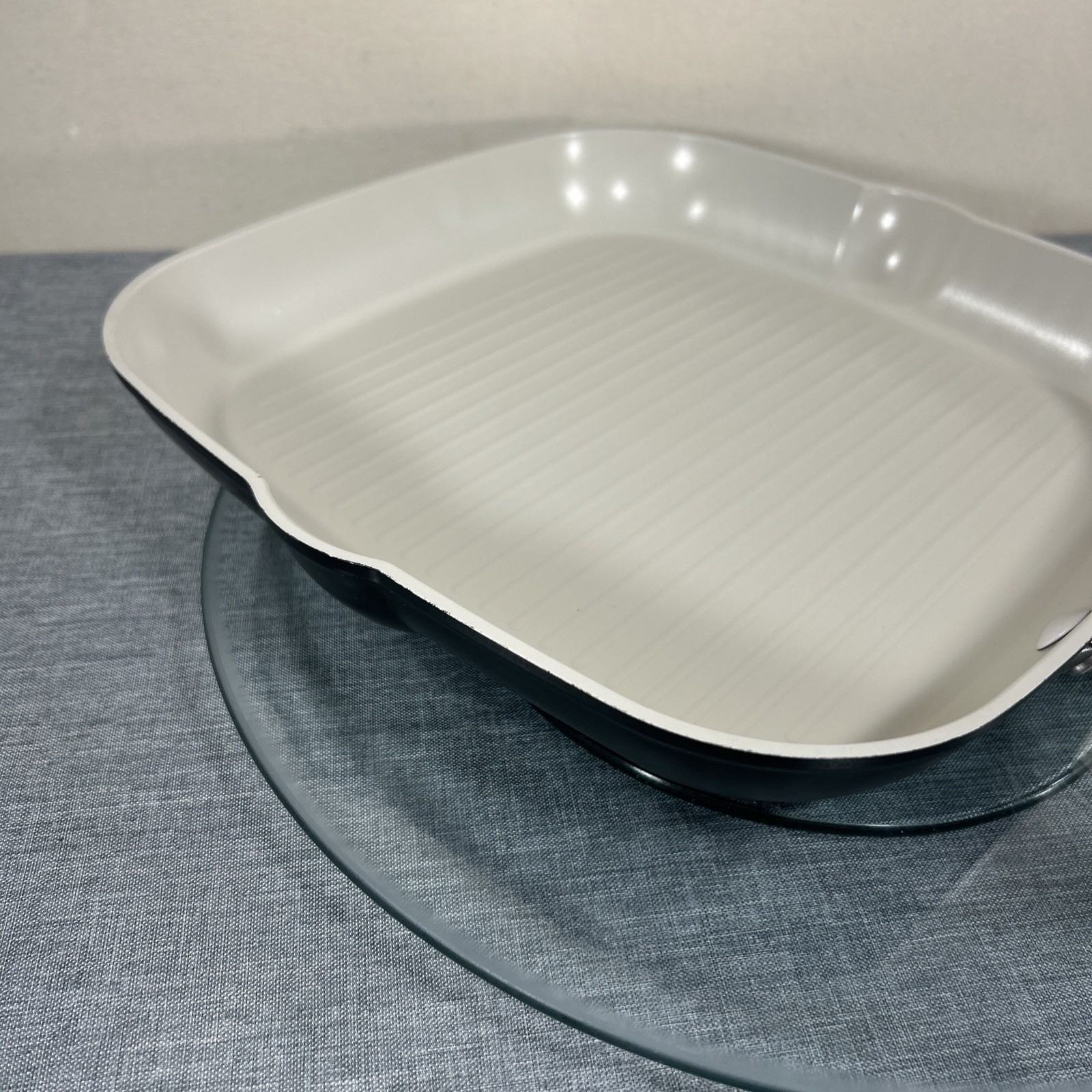 KitchenAid Grill Pan Spouts 11.25” Premium Hard Anodized Nonstick Ivory & Black