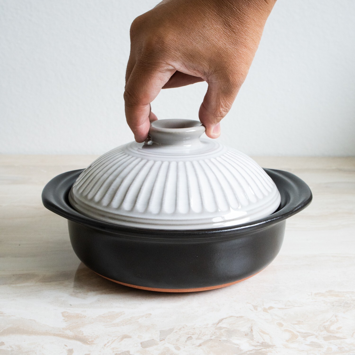 Donabe Kikka Kohiki White – Banko Ware – Medium (for 2 people)