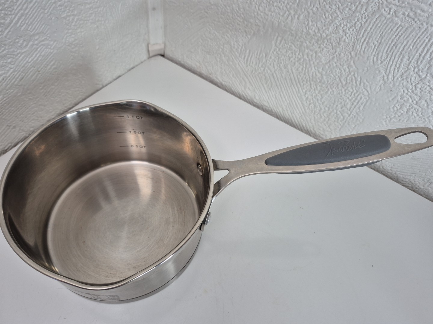 DAVID BURKE RESTAURATEUR 1.75 QT PAN w DOUBLE SPOUT EASY GRIP RUBBER HAND