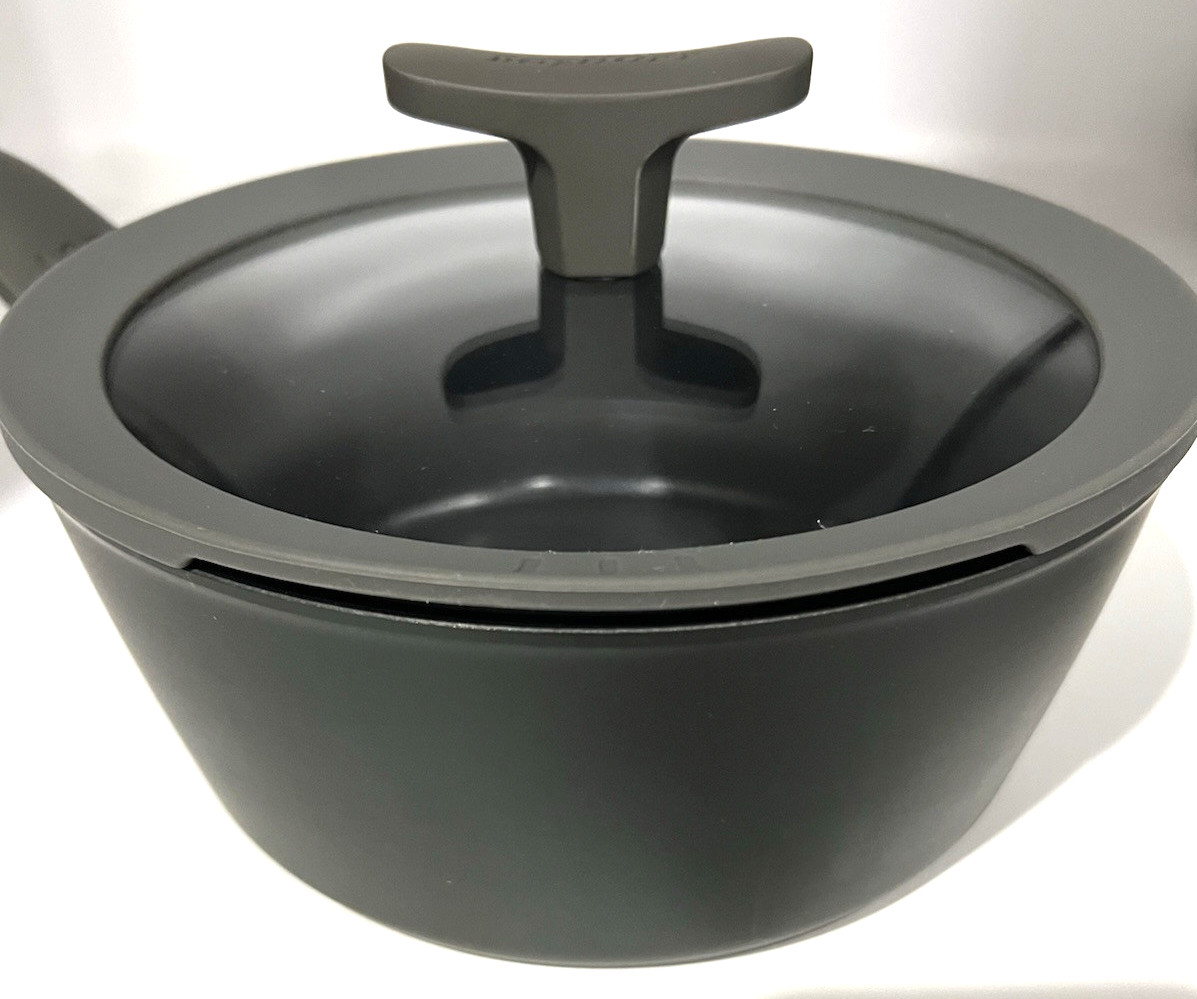 BergHOFF Leo Non-Stick Covered Saucepan Gray 8″ Belgium 2.3QT